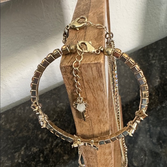 EUC Betsy Johnson Gold Bow Necklace and Bracelet Set - Picture 11 of 12